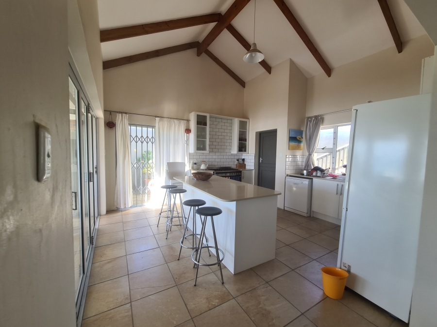 To Let 4 Bedroom Property for Rent in Vleesbaai Western Cape